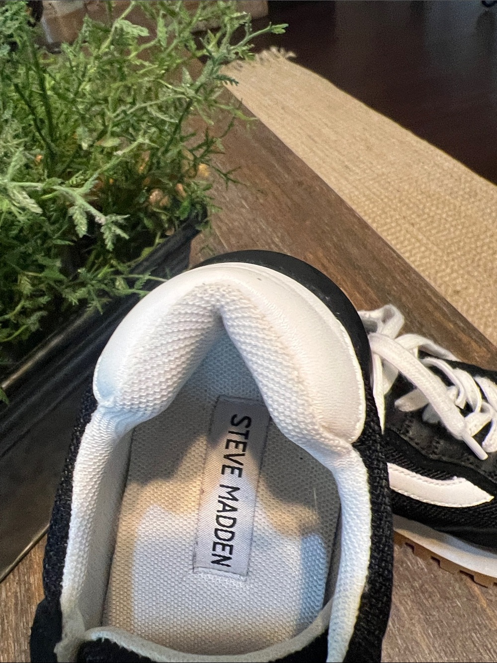 Steve Madden Black and White Retro-Style Sneakers - Picture 2 of 3